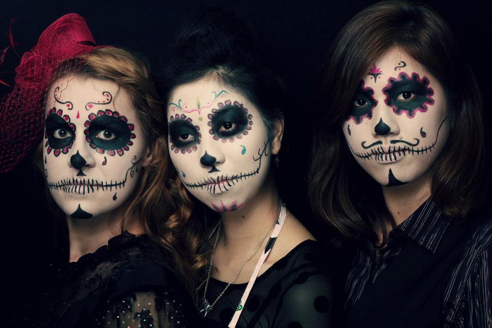 Salon Zwei Sugar skull Make-Up, Dia De Los Muertos oder Karneval