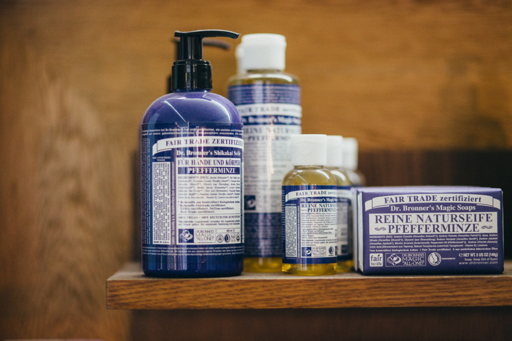 Dr. Bronner's Magic Soaps im Salon Zwei