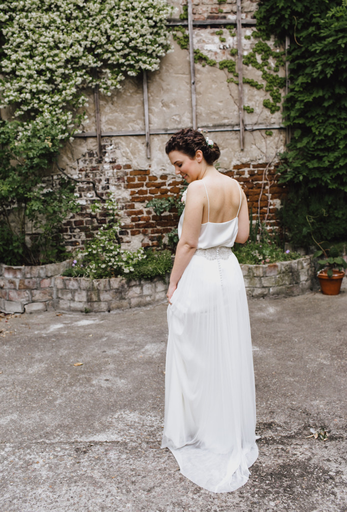 Braut mit natürlichem Make Up und Hochsteckfrisur von Salon Zwei