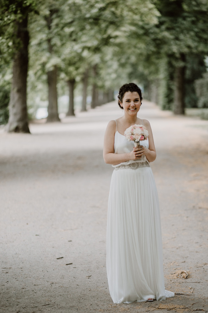 Braut mit natürlichem Make Up und Hochsteckfrisur von Salon Zwei