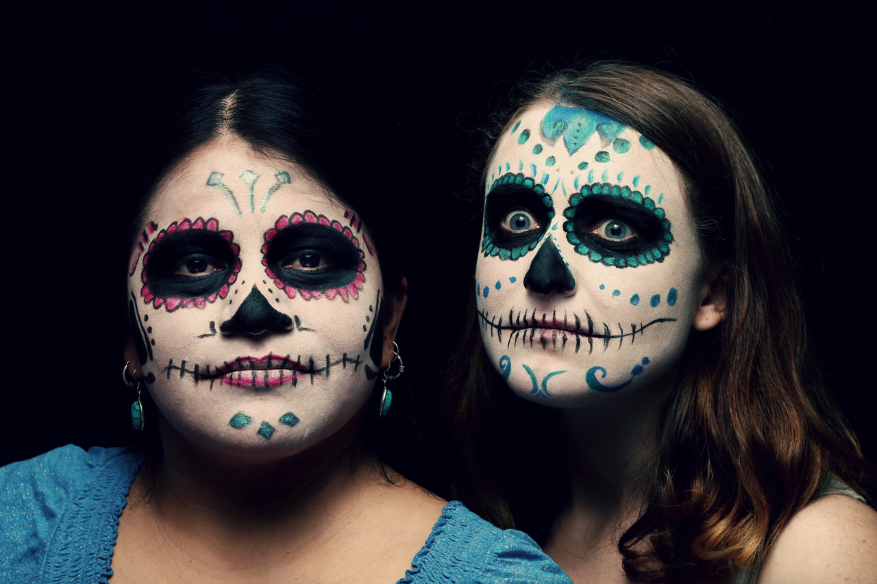 Salon Zwei Sugar skull Make-Up, Dia De Los Muertos oder Karneval