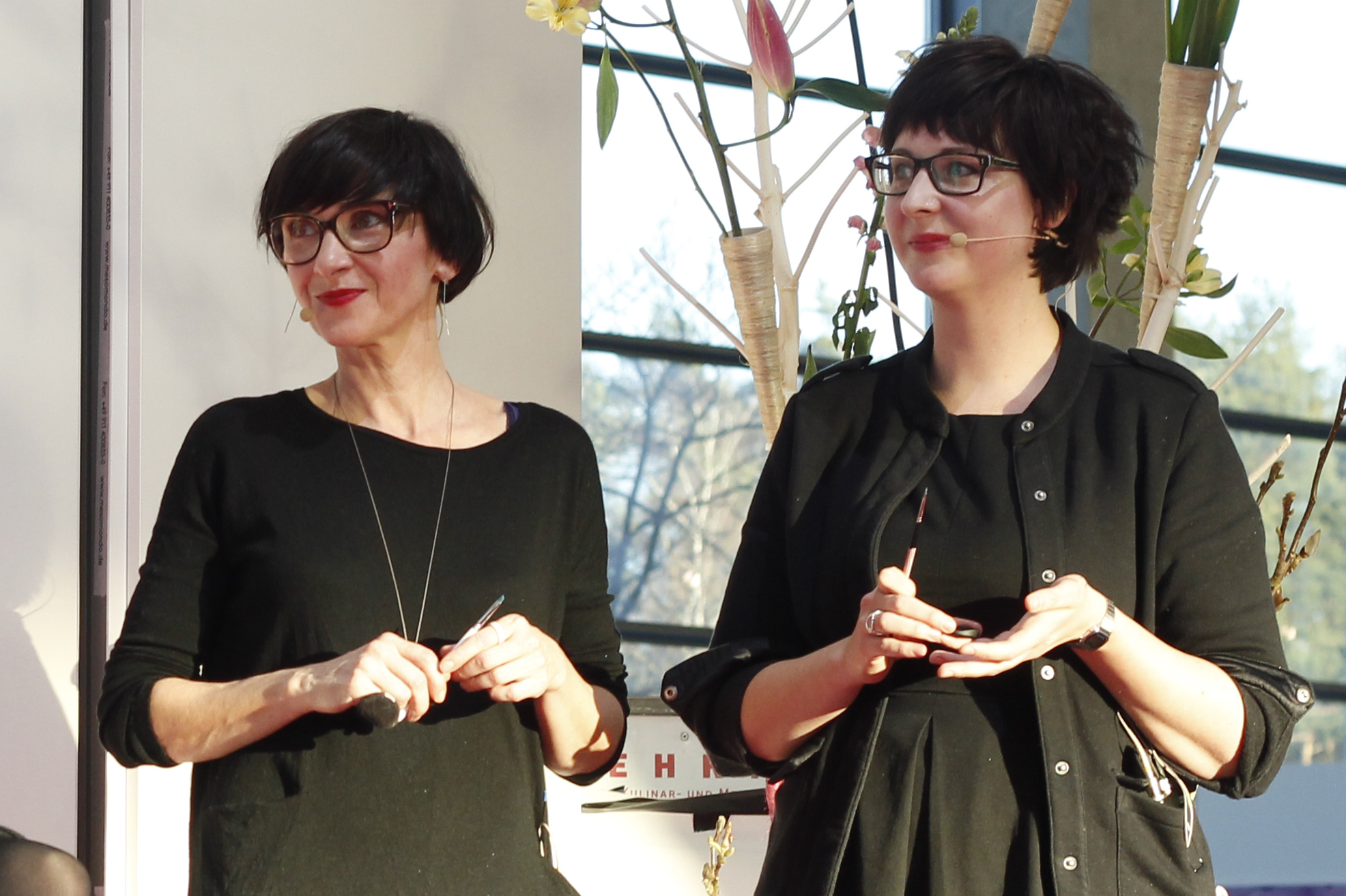 Claudia Schaaf und Kathrin vom Salon Zwei auf der Vivaness Bühne